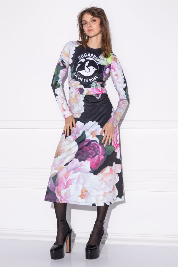 Tilla la vie en black dress