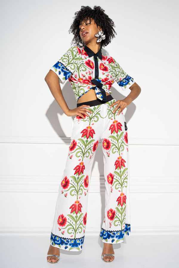<tc>Katka</tc> <tc>Frida</tc> White pants
